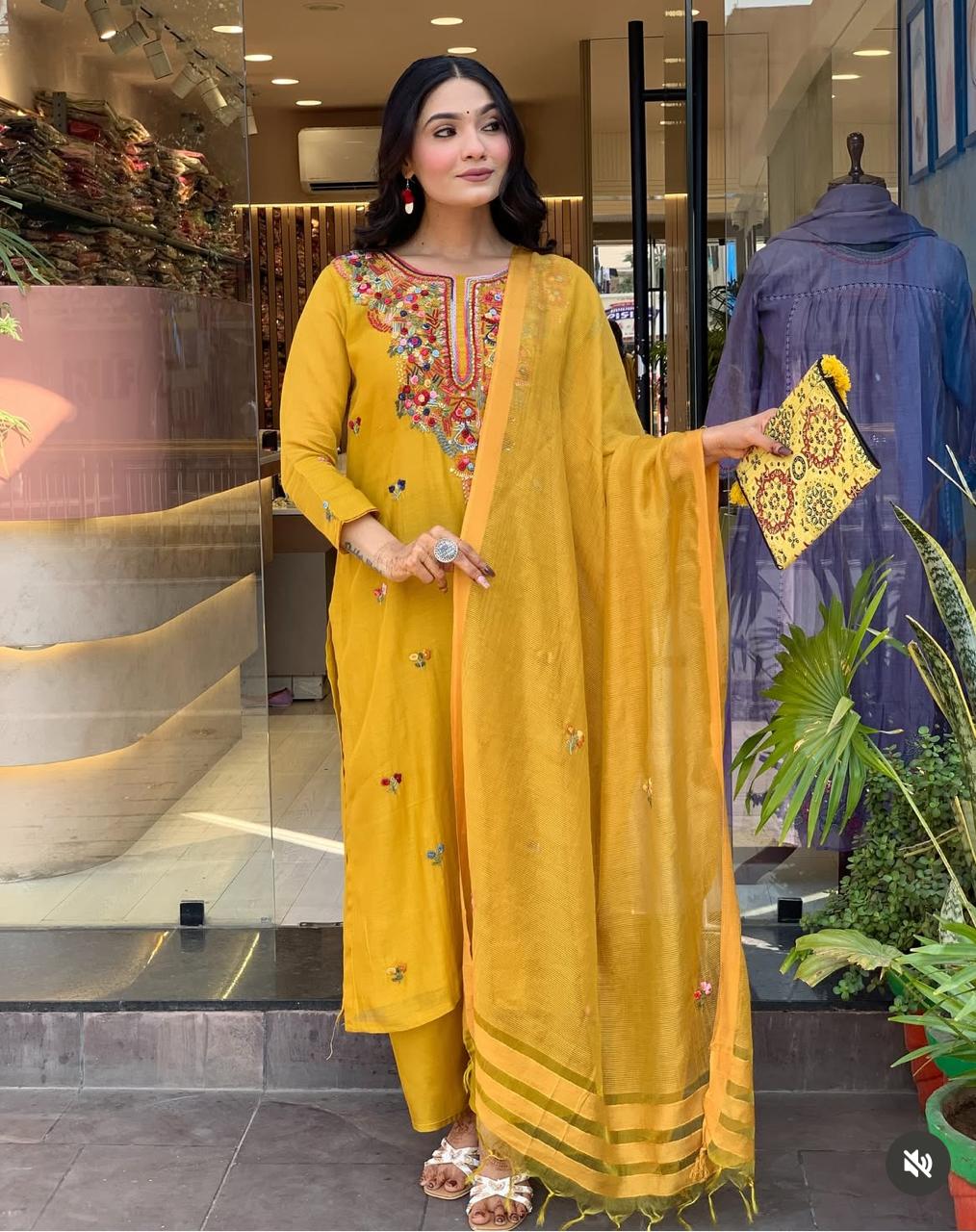 Proudly Presenting Pure Royalty In Premium Mul Chanderi.